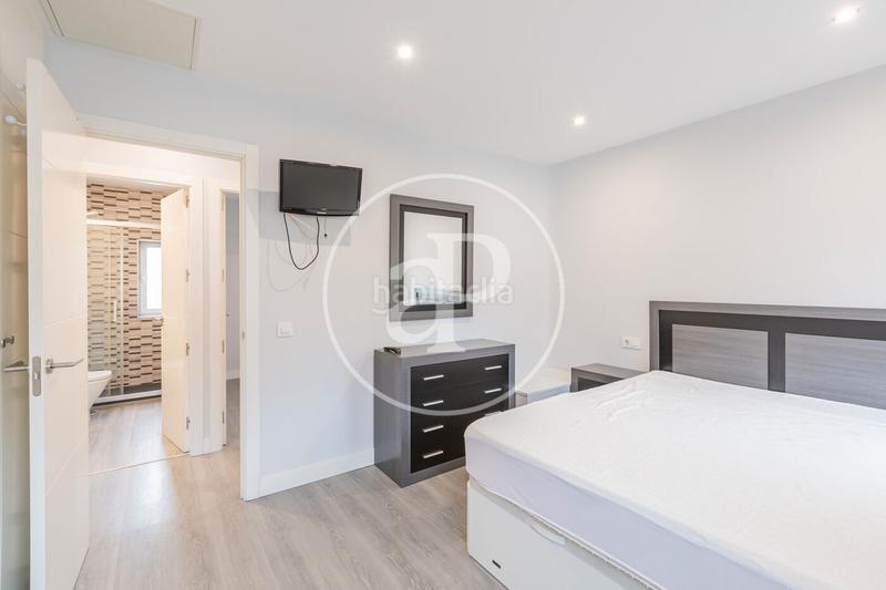 Foto 3a5d53b3-8fb0-4d1c-8624-75c0e7475e56. Alquiler dúplex piso en alquiler en calle florencio garcia en Madrid