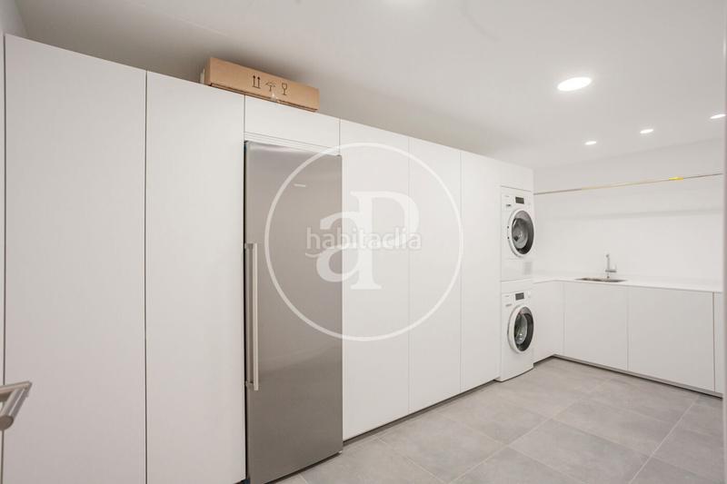 Foto 0938aaf1-b0de-4800-9dec-dd286470ec89. Casa bifamiliare in c. del abeto 8 in Valdemarín Madrid