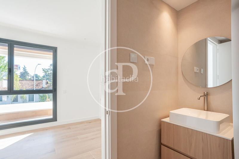 Foto 262f9c12-2db1-4281-8332-ae3ca0a7d325. Casa bifamiliare in c. del abeto 8 in Valdemarín Madrid