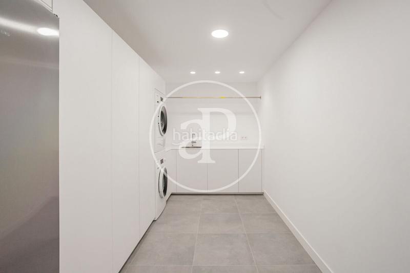 Foto 43cf5bae-74a2-43b5-9437-b1b6a60837e0. Casa bifamiliare in c. del abeto 8 in Valdemarín Madrid