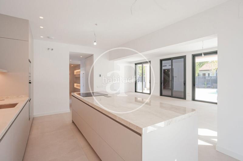 Foto 52c87965-556e-4615-8889-1985bd9a640a. Casa bifamiliare in c. del abeto 8 in Valdemarín Madrid