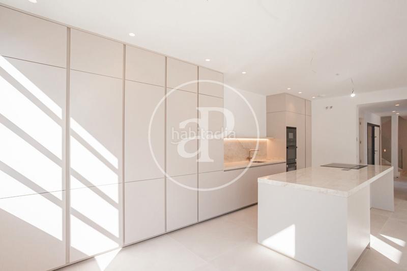 Foto da810b87-51ad-4451-9147-9d30d5a7894e. Casa bifamiliare in c. del abeto 8 in Valdemarín Madrid