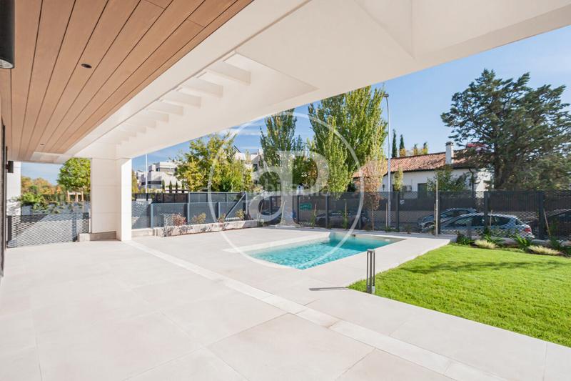 Foto e1599520-10da-43d5-bd2d-259e830f8c78. Casa bifamiliare in c. del abeto 8 in Valdemarín Madrid