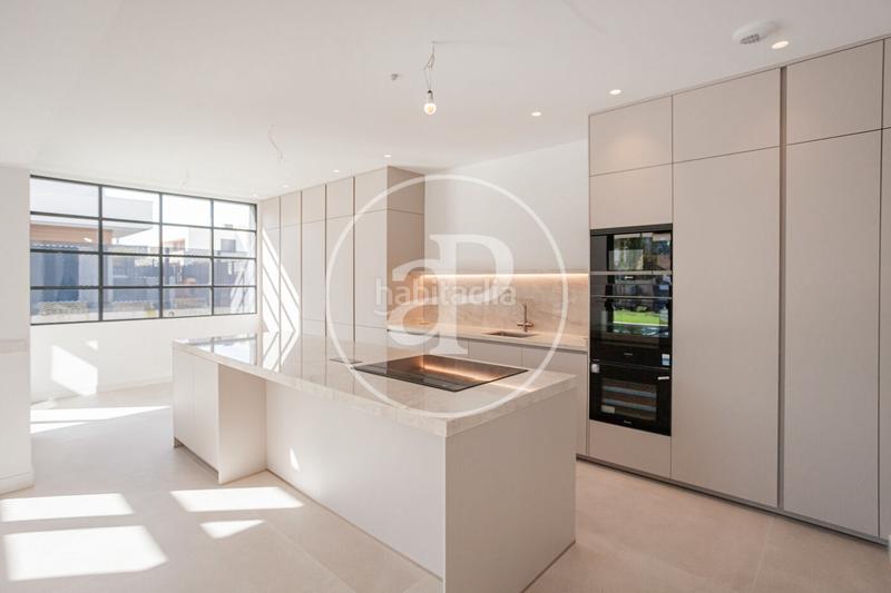 Foto ecc8afd0-48e9-4142-84cc-f9087af205fd. Casa bifamiliare in c. del abeto 8 in Valdemarín Madrid