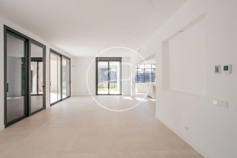 Foto efa291a3-fdf8-4895-86a9-44bd38e29fd3. Casa bifamiliare in c. del abeto 8 in Valdemarín Madrid