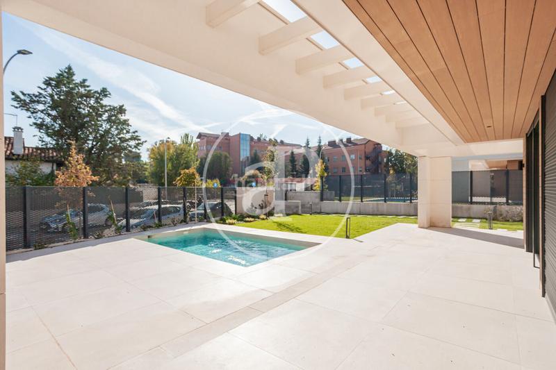 Foto f2f67d7b-4b88-44d7-8000-ec9cff88a574. Casa bifamiliare in c. del abeto 8 in Valdemarín Madrid