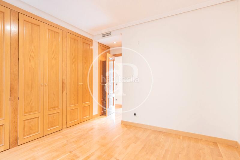 Foto 0561c858-7048-44da-8192-edeeb2b2a66b. Lloguer pis amb calefacció aparcament a Castellana Madrid