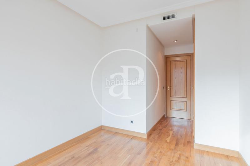 Foto 242863f2-b34e-4723-8933-94667383c1e4. Rent flat with heating parking in Castellana Madrid