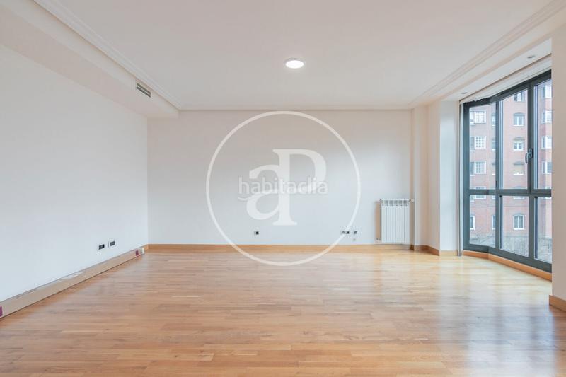 Foto b05aabe8-d6cd-42b5-82e9-95c87b9fc565. Rent flat with heating parking in Castellana Madrid