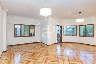Location Appartement  Casado del alisal. Piso en alquiler en jerónimos