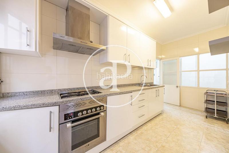 Foto 0035764d-0e33-4525-9049-1c7b8a749251. Rent flat with heating parking in Jerónimos Madrid