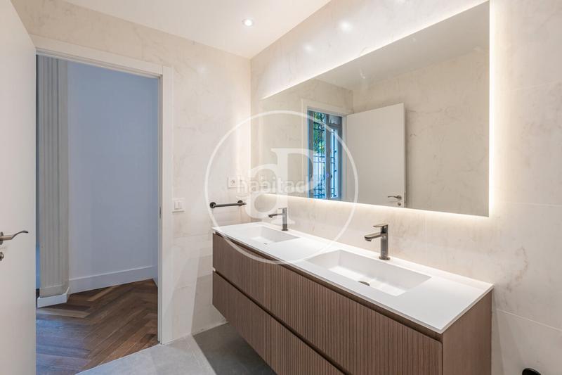 Foto 692f3868-c6a1-47c6-afc4-b098adc6c543. Rent flat with heating in Almagro Madrid