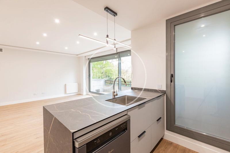 Foto fea7a0a3-5cee-43e4-a2c5-039f411854f0. Location appartement avec chauffage parking piscine dans La Moraleja