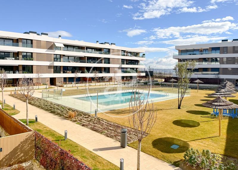 Foto 61710b5c-79f4-4927-a542-eafe3a27332e. Appartement avec chauffage parking piscine dans urbanización La Moraleja La Moraleja