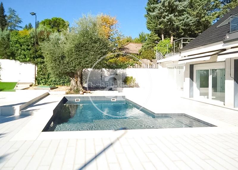 Foto 0c50f4f7-9f50-491e-89b0-784b0b013cfd. Casa con riscaldamento parcheggio piscina in urbanización La Moraleja La Moraleja