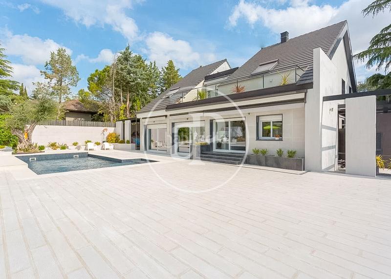 Foto 5bed35fa-a20c-40cf-a1ac-35501dc58665. Casa con riscaldamento parcheggio piscina in urbanización La Moraleja La Moraleja