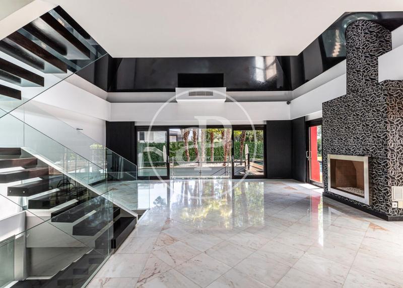 Foto 1915334d-fe2f-482c-8fac-a1a1e231b0f8. Casa con riscaldamento parcheggio piscina in urbanización La Moraleja La Moraleja