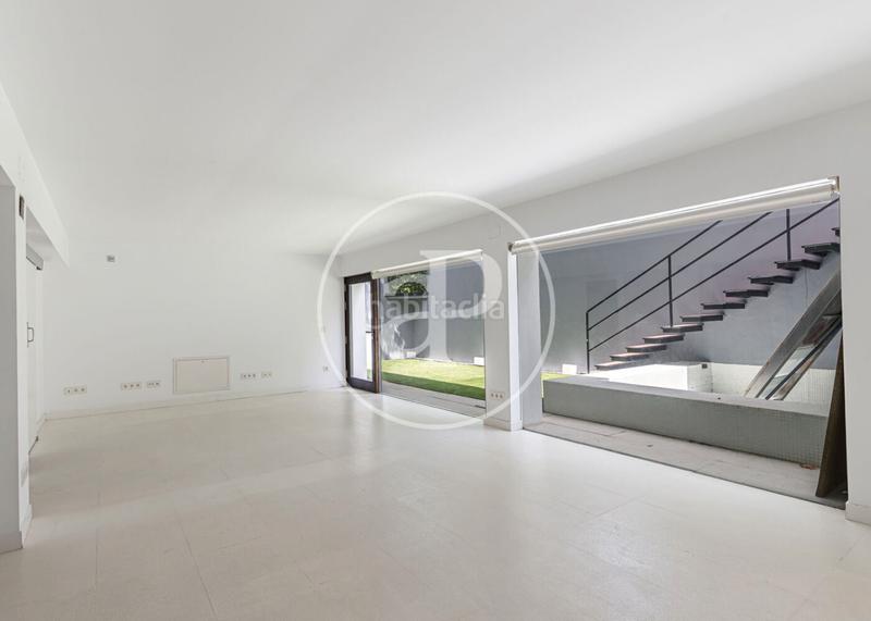 Foto 36acb04c-a37d-4b2c-9e99-a7631ffde487. Casa con riscaldamento parcheggio piscina in urbanización La Moraleja La Moraleja