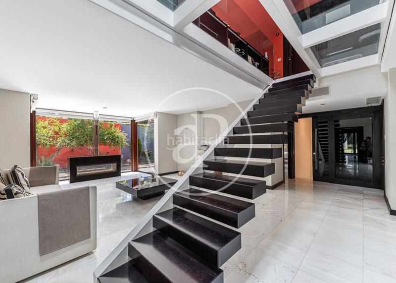 Foto 47e89ce0-f007-4dd6-80ae-0b6eeb27450a. Casa con riscaldamento parcheggio piscina in urbanización La Moraleja La Moraleja