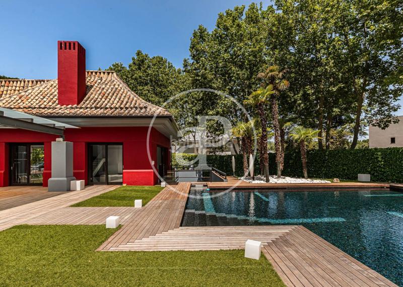 Foto 74d99036-39f7-4d28-ab2c-87cea1f51e47. Casa con riscaldamento parcheggio piscina in urbanización La Moraleja La Moraleja