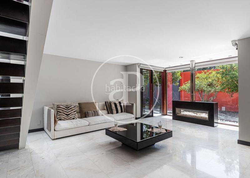 Foto 831aef52-d2a0-4c2d-ae7a-3ce2b2d30620. Casa con riscaldamento parcheggio piscina in urbanización La Moraleja La Moraleja