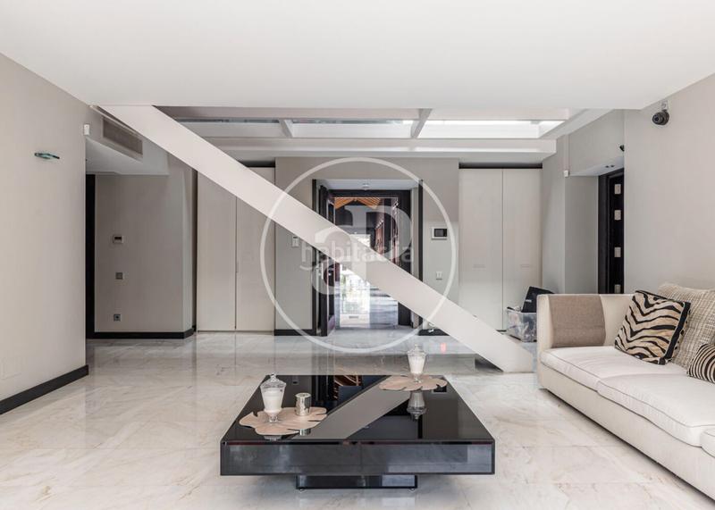 Foto 84111877-59e3-47dc-aea0-9ac478905a82. Casa con riscaldamento parcheggio piscina in urbanización La Moraleja La Moraleja