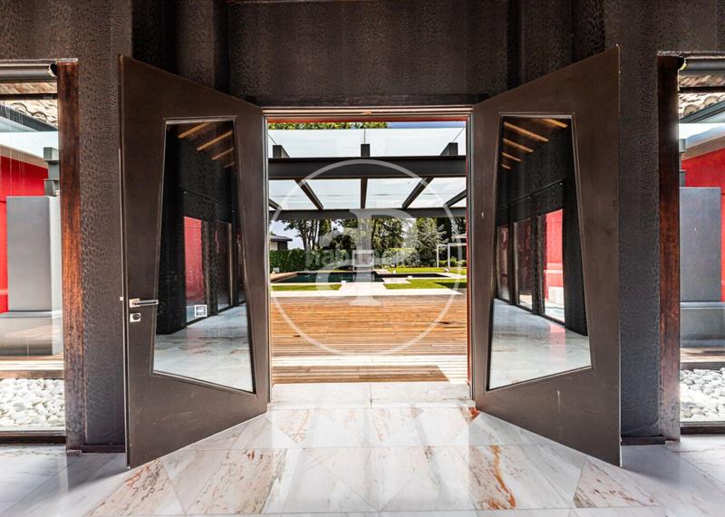 Foto 84d43509-9b0c-44a4-8e5f-a384195b4aad. Casa con riscaldamento parcheggio piscina in urbanización La Moraleja La Moraleja