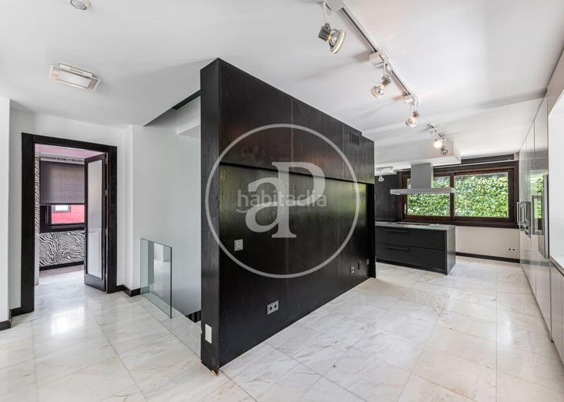 Foto 8bff8d39-9398-41c2-95f6-c27d46a33d02. Casa con riscaldamento parcheggio piscina in urbanización La Moraleja La Moraleja