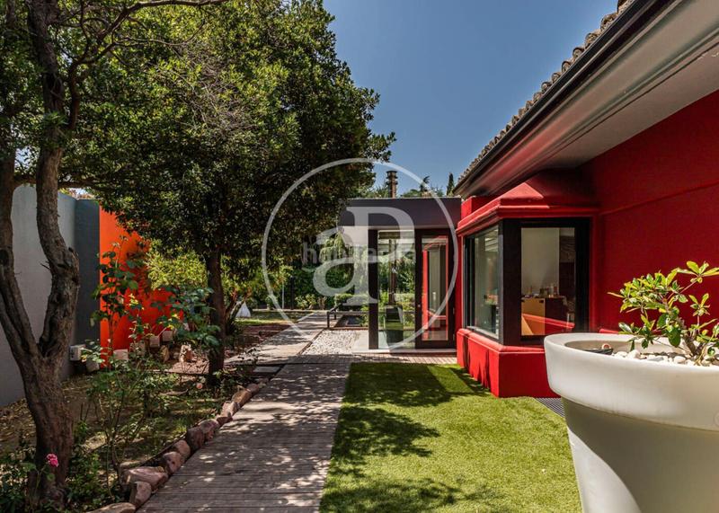 Foto 8c80c3a8-1b0a-46e5-94ba-fefce1a5b574. Casa con riscaldamento parcheggio piscina in urbanización La Moraleja La Moraleja