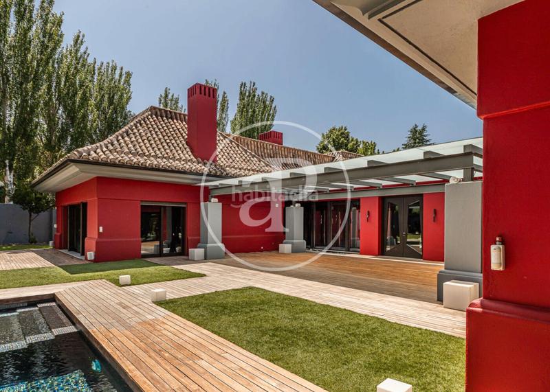 Foto 989958d2-995d-418b-9bc3-fcce50d72dad. Casa con riscaldamento parcheggio piscina in urbanización La Moraleja La Moraleja