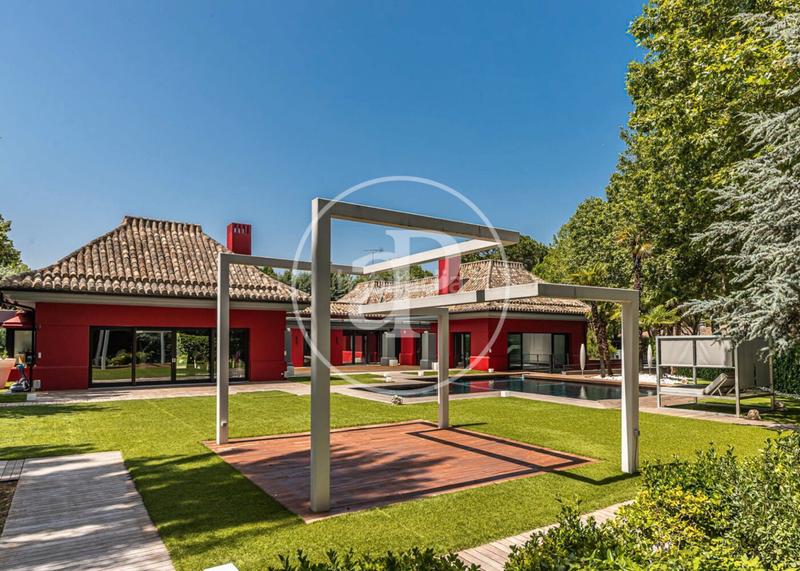 Foto a916adfe-38c5-4c95-96c5-2fd548156aab. Casa con riscaldamento parcheggio piscina in urbanización La Moraleja La Moraleja