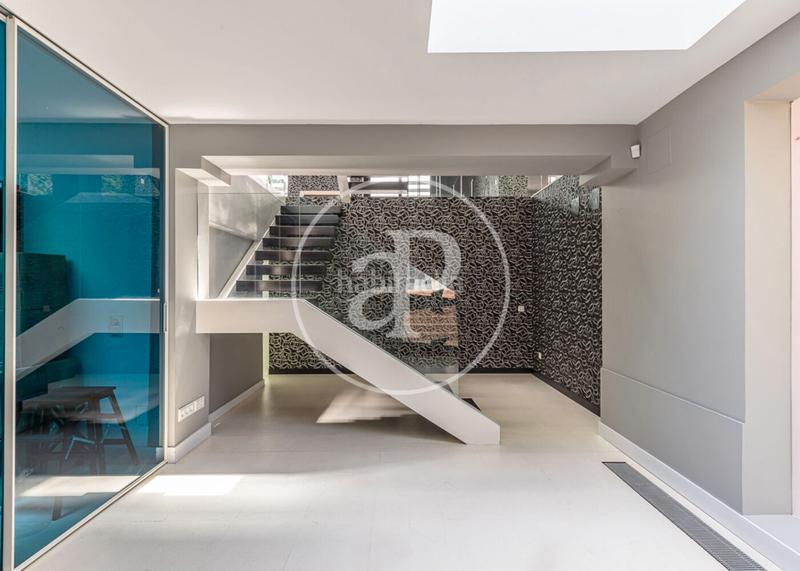 Foto bb651ab1-1803-4c50-85ea-61e03a0e0014. Casa con riscaldamento parcheggio piscina in urbanización La Moraleja La Moraleja