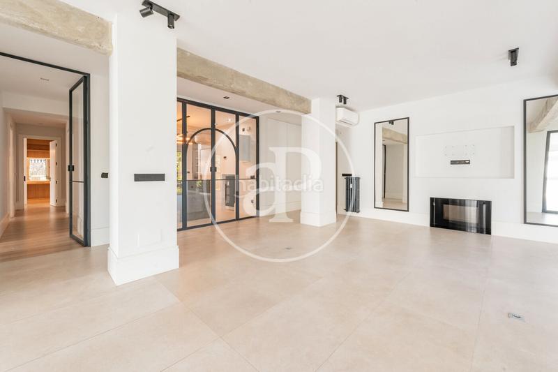 Foto d8ef95aa-2647-4f9d-8369-f7d7cbf16541. Location appartement avec chauffage parking dans El Viso Madrid