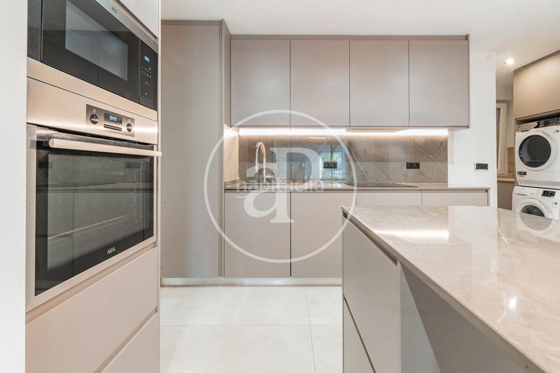 Foto 9d29f036-5578-4cce-b782-ca8ac8bc1d2f. Rent flat with heating parking in El Viso Madrid