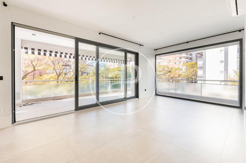 Foto c61dfa76-2d60-432d-b585-c1c970939d49. Rent flat with heating parking in El Viso Madrid