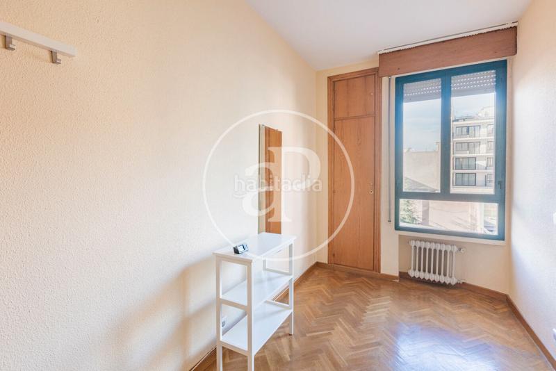 Foto 4a180623-8648-4e72-bfa5-2f07753d0e92. Rent flat with heating parking in Argüelles Madrid