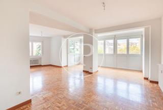 Location Appartement  Av. de bruselas. Piso en alquiler en guindalera