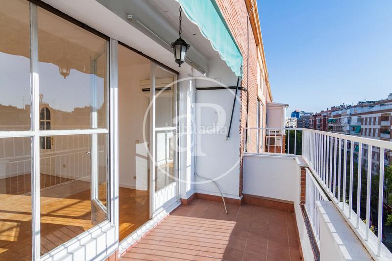 Foto a9d04287-2b68-4502-a87f-68845bb99ee6. Alquiler piso ático en alquiler en calle clara del rey. en Madrid