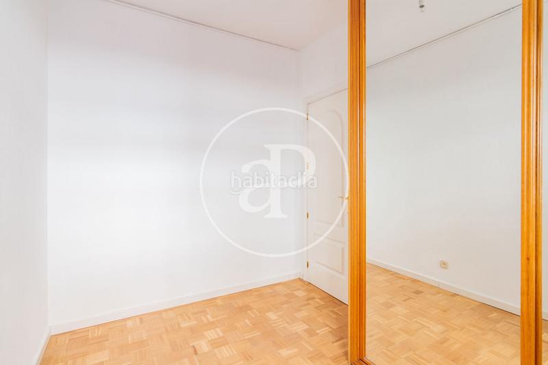 Foto f10abcac-338d-4cf5-a3a8-2015a9e2c6ec. Alquiler piso ático en alquiler en calle clara del rey. en Madrid