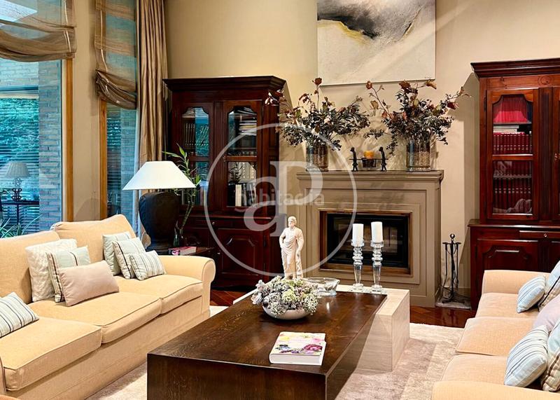 Foto 589e4f8c-e9a9-4edd-913b-00814989a40a. Maison avec chauffage parking piscine dans La Finca Pozuelo de Alarcón