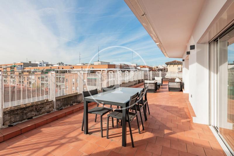 Foto f127fb9b-574d-41b7-9f1a-df84f42046f3. Rent penthouse with heating in Pacífico Madrid