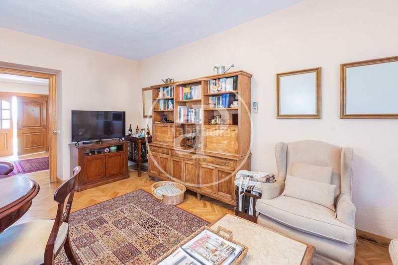 Foto 8692a06d-5dbf-431a-804a-72b152dd621e. House with heating parking pool in El Caño-Maracaibo Rozas de Madrid (Las)