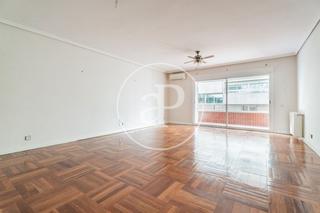 Piso en Almagro. Piso en venta en almagro