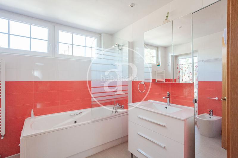 Foto 2d149d6b-a3f9-4774-baa1-369a958643e5. Reihenhaus mit heizung parking pool in Aravaca Madrid