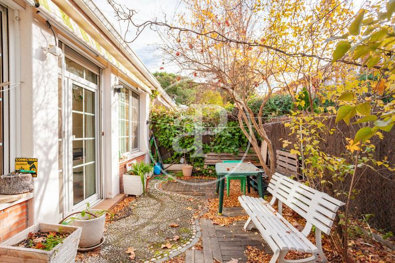 Foto a2cdff25-6439-445a-a713-9548c5447008. Reihenhaus mit heizung parking pool in Aravaca Madrid