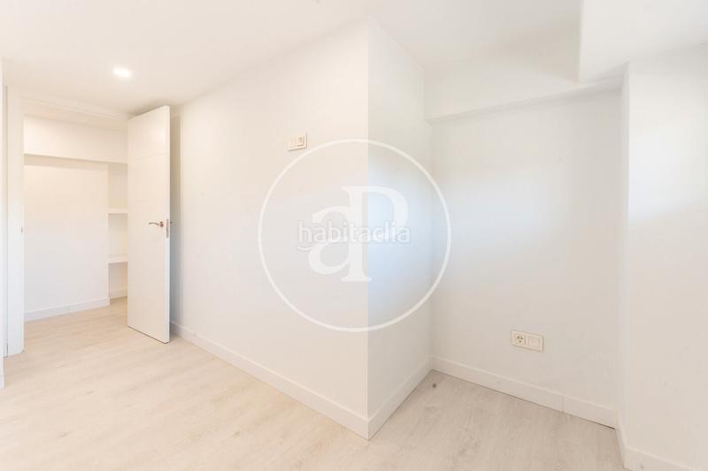 Foto 0dd472c7-1c57-4e49-8b52-2cb3139845f2. Piso dúplex en venta en paseo de yeserías en Acacias Madrid
