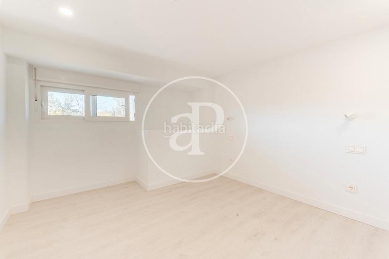 Foto 1e98aee6-b183-49fc-a55c-8747daa5d861. Piso dúplex en venta en paseo de yeserías en Acacias Madrid