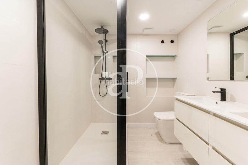 Foto 7ad69fef-bc58-4ec9-84e3-3c8cbc58e4ca. Piso dúplex en venta en paseo de yeserías en Acacias Madrid