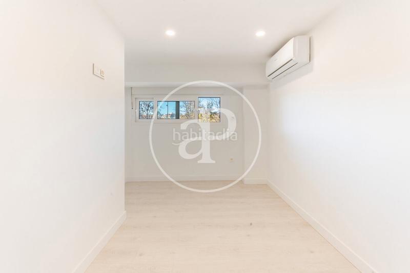 Foto ce05ae6a-ea47-41a7-9b08-4026c1a5546d. Piso dúplex en venta en paseo de yeserías en Acacias Madrid