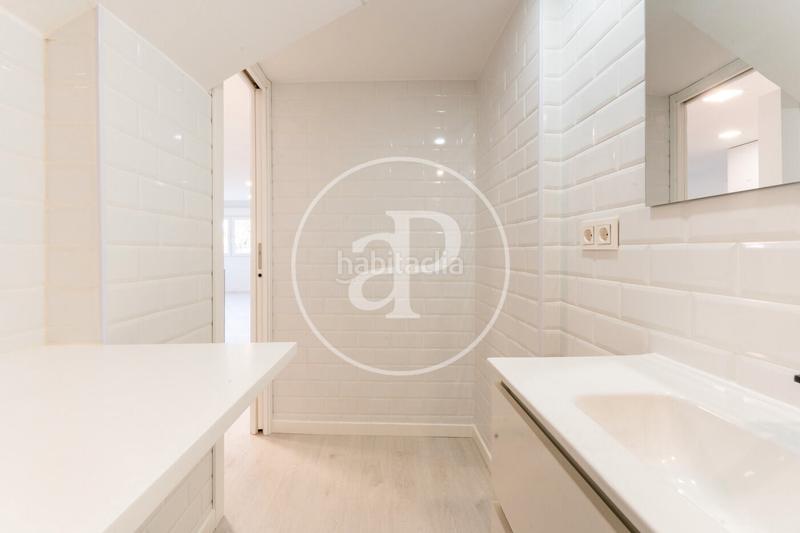 Foto d73b6e67-10f6-417e-a9e1-a1214bd643aa. Piso dúplex en venta en paseo de yeserías en Acacias Madrid